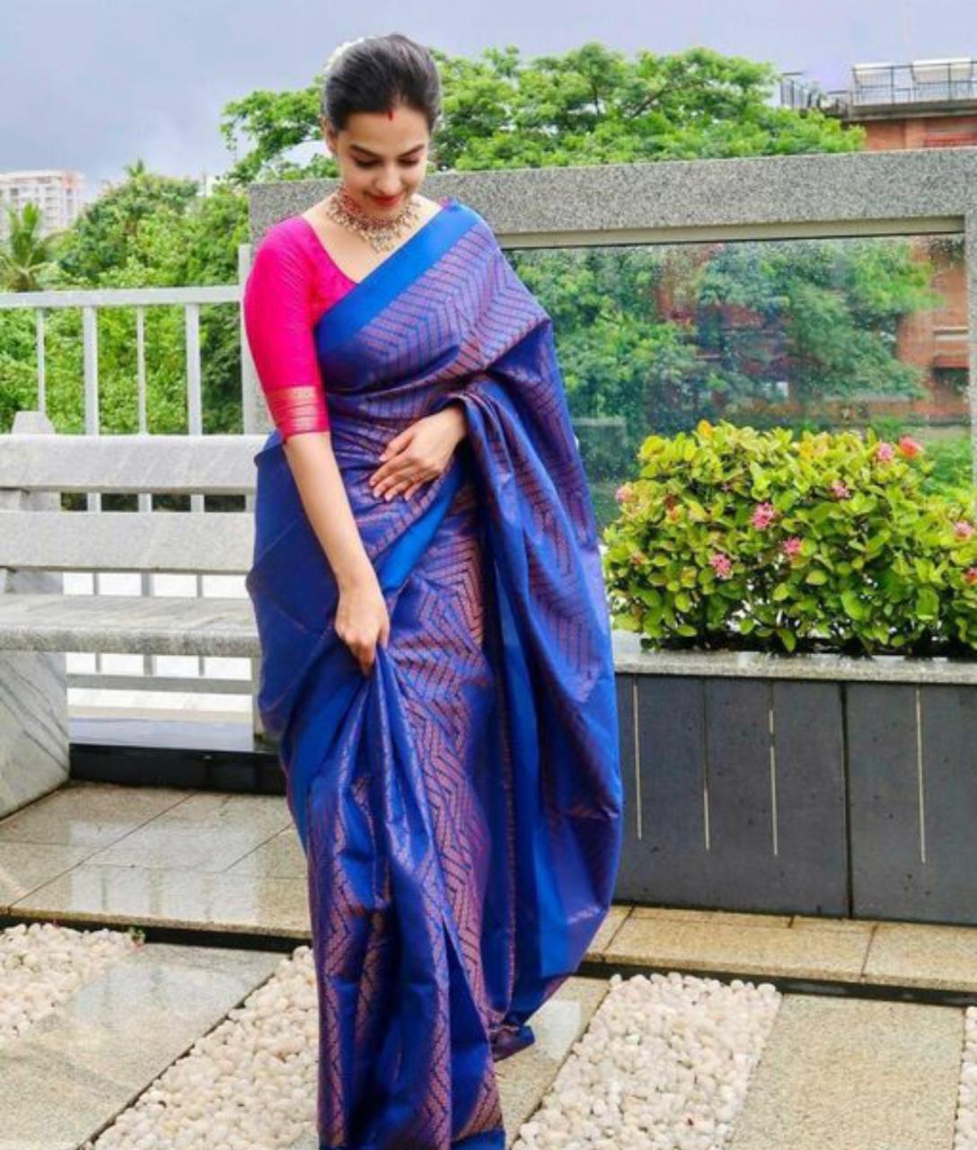 Engrossing Royal Blue Soft Silk Saree With Fancifull Blouse Piece –  LajreeDesigner